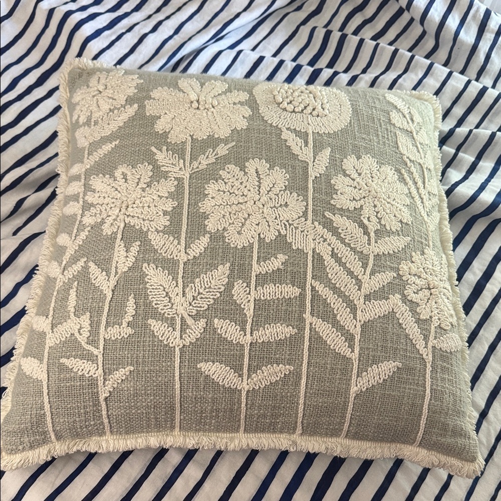Celerie Kemble Textured Decorative Pillow. Like New!